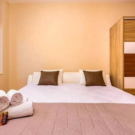3-bedroom Apt Karavelov Next To Kapana Apartment *
