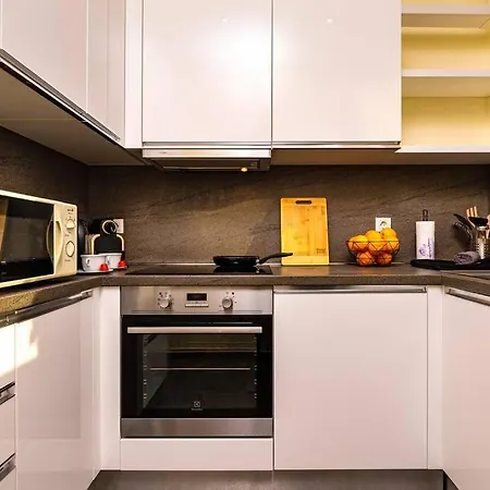3-bedroom Apt Karavelov Next To Kapana Apartment *