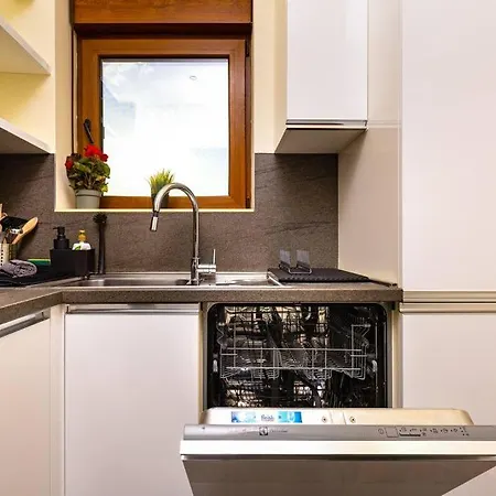 3-bedroom Apt Karavelov Next To Kapana Plovdiv