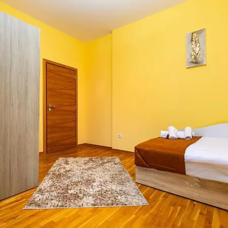 Apartment 3-bedroom Apt Karavelov Next To Kapana *